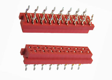 Passo femminile dell'intestazione 2.54mm di Pin dell'isolamento di PBT del connettore rosso 16 di spostamento